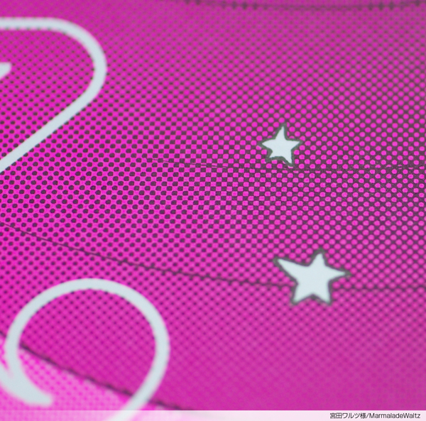 蛍光ピンクを使った色刷り表紙の同人誌作例